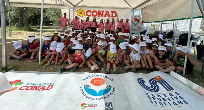 Bambini al torneo degli oratori 2023, organizzato da Fondazione Conad ETS